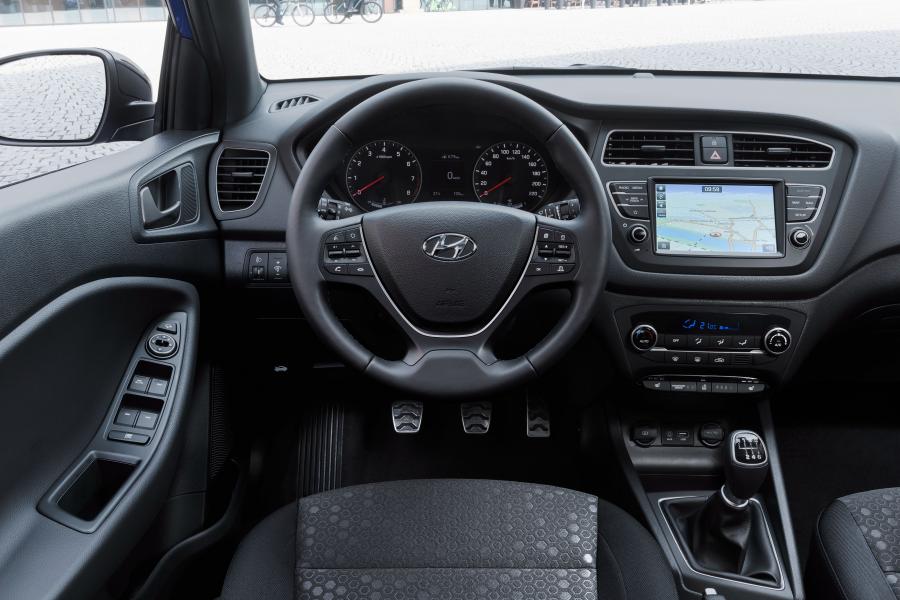 Панель приборов Hyundai i20 Active (IB) 2018 года  (WW) (фото 9 из 25)